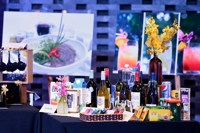 Tan muc dich vu 4 sao tren may bay Vietnam Airlines-Hinh-4