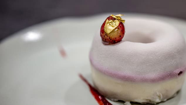 Vàng điểm nhấn món ăn.