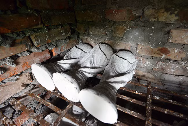 Dự kiến năm nay, anh sản xuất 3.000 chiếc với kích cỡ như thật và đã tung ra thị trường hơn 300 chiếc. Một lô hàng xuất khẩu đi Nga gần 300 chiếc cũng vừa được anh Nhật đóng thùng, dự kiến sẽ chuyển qua xứ sở Bạch Dương trong tuần này.