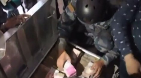 Bat ngo tim duoc ca nui tien duoi dong do nat