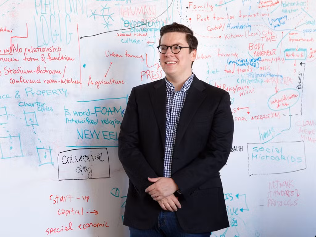 7. Nhà kinh tế - Lương trung bình năm: 99.180 USD (Điểm hướng ngoại: 35) Các nhà kinh tế thực hiện nghiên cứu, chuẩn bị các báo cáo, lên kế hoạch để chỉ ra các vấn đề kinh tế liên quan tới việc sản xuất và phân phối hàng hoá, dịch vụ; hoặc chính sách tiền tệ, tài khoá.