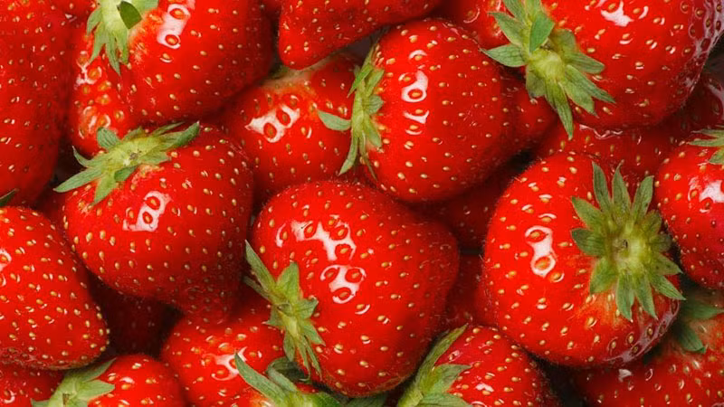 Chùm dâu sẽ trông ngon hơn rất nhiều nếu được chụp như hình bên dưới.