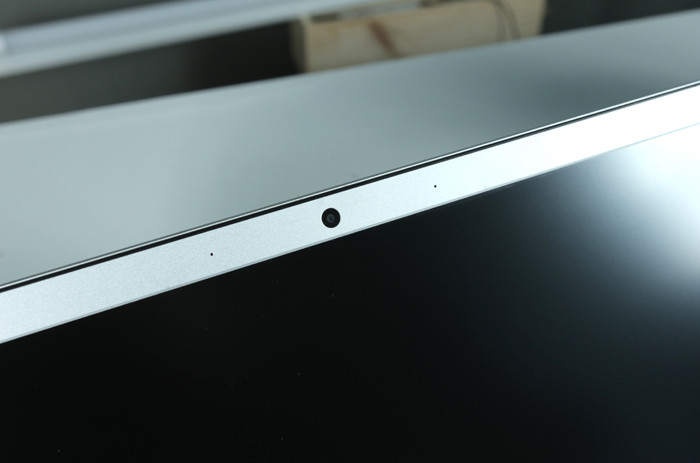 Webcam của Masstel Notebook L133 có độ phân giải 2 Mpx. Chiếc laptop đầu tiên của Masstel được trang bị cả Windows 10 bản quyền. Người dùng có thể sử dụng máy trong khoảng 6 - 8 giờ liên tục.