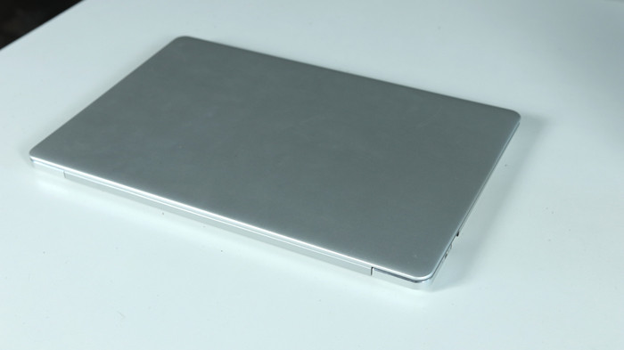 Điểm yếu này của Masstel Notebook L133 có lẽ do sự hoàn thiện chưa tốt ở phần bản lề.