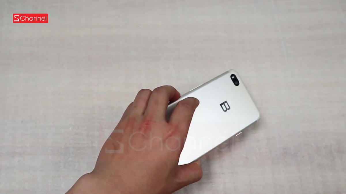 Hình ảnh được cho là Bphone 2018 bị rò rỉ.