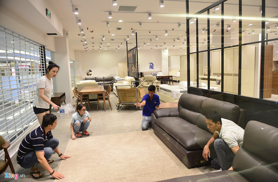 Thông tin từ ban quản lý xây dựng tòa nhà này, các nhãn hàng sẽ nhận mặt bằng thô và tự thiết kế cửa hàng theo thiết kế được duyệt của đơn vị tư vấn kiến trúc tòa nhà.