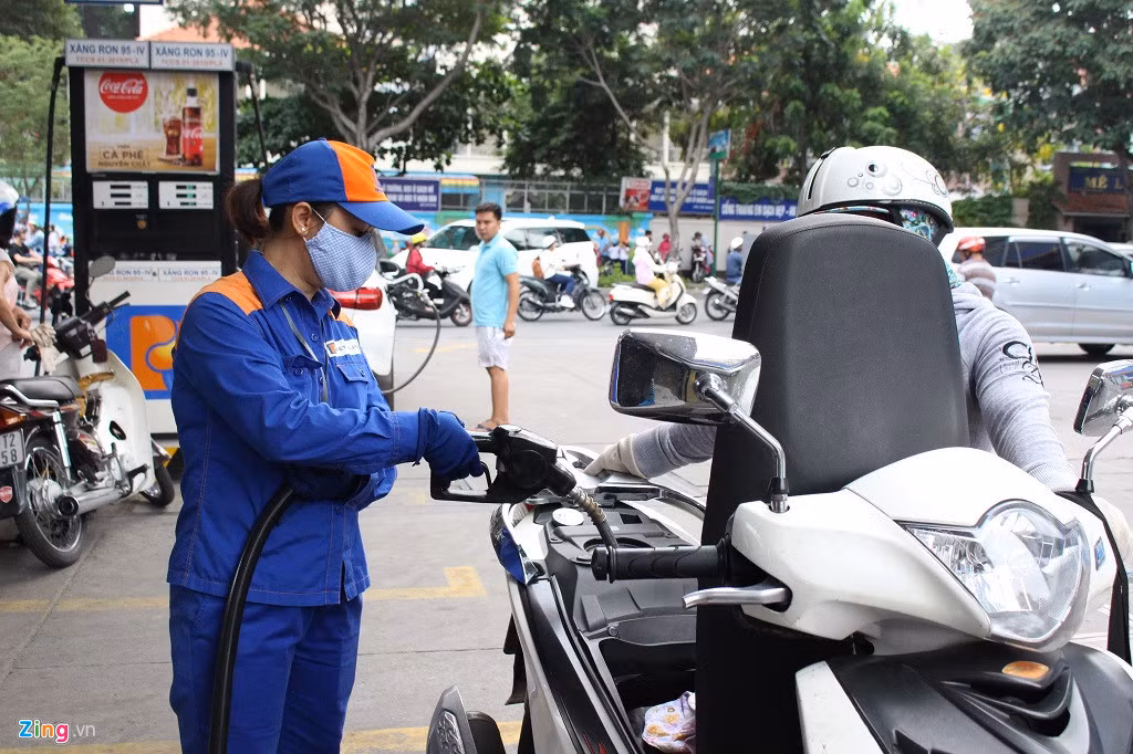 Bộ Tài chính đề xuất tăng thuế bảo vệ môi trường từ 1/7. Ảnh: Phúc Minh.