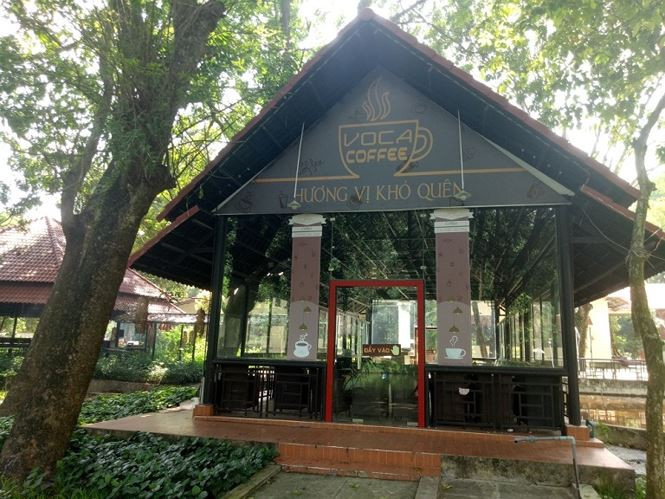 Quán cà phê phong cách Hàn Quốc tại công viên.