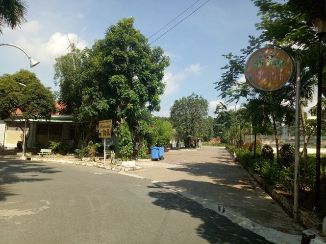 Lối vào khu ẩm thực trong công viên.