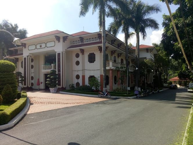 Chuỗi nhà hàng hạng sang được xây dựng trong công viên.