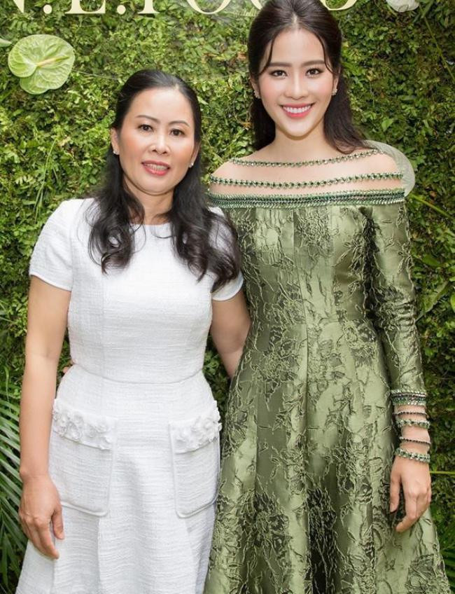 Mẹ Nam Em khẳng định Trường Giang từng nhiều lần sang nhà hỏi cưới Nam Em nhưng bà không đồng ý.