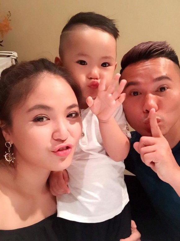 Ca sĩ Tú Dưa hiện đang có cuộc sống hạnh phúc bên vợ và các con.