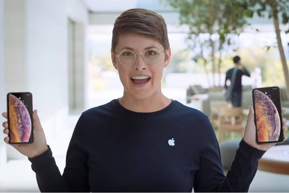 Hang tram “khach gia” xep hang mua iPhone XS o Nga