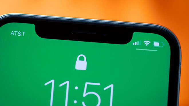 Cũng tại sự kiện này, phiên bản kỷ niệm 10 năm iPhone X mở ra một xu hướng mới của ngành công nghiệp di động. Apple bỏ nút Home, giảm tối đa viền màn hình, đưa thiết kế notch (tai thỏ) lên iPhone, mở khóa bằng công nghệ nhận diện khuôn mặt 3D Face ID. Dù không phải là smartphone đầu tiên có màn hình khuyết đỉnh nhưng chính Apple đã làm cho thiết kế này trở thành trào lưu kéo dài từ năm 2017 đến nay.