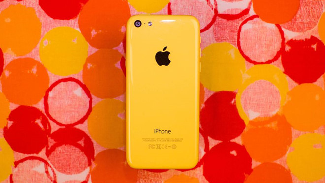 Ra mắt đồng thời với iPhone 5s, iPhone 5c được định vị ở phân khúc giá rẻ, nhiều màu sắc phá cách, vỏ bằng nhựa và mang cấu hình của phiên bản iPhone 5. Sản phẩm này được xem là quân bài chiến lược để Apple thâm nhập thị trường tỷ dân Trung Quốc, nơi người dùng vẫn e dè với giá bán của iPhone.
