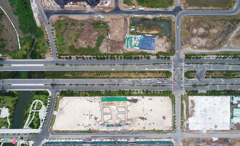 Hệ thống giao thông là điểm nổi bật tại đây với những cung đường 2-12 làn xe đã đưa vào sử dụng.