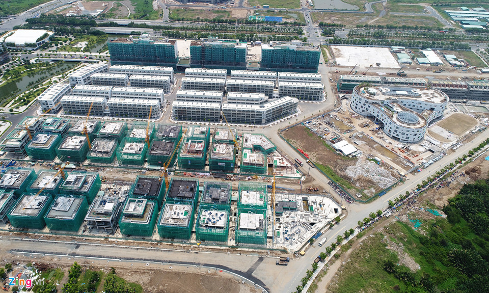 Đại công trình Sala với khu dinh thự, biệt thự thương mại, nhà văn hóa, trường học, bệnh viện... nằm ở một khu vực khác của khu đô thị này đang thi công phần thô.