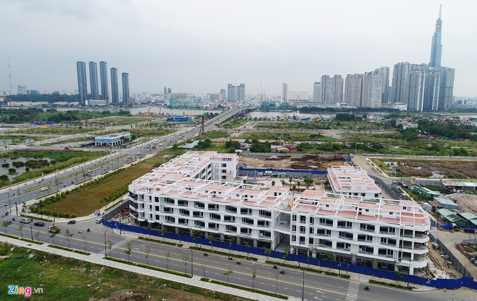 Một số lô chủ đầu tư đang triển khai các dự án, cũng có lô bắt đầu tập kết vật liệu xây dựng để chuẩn bị thi công.