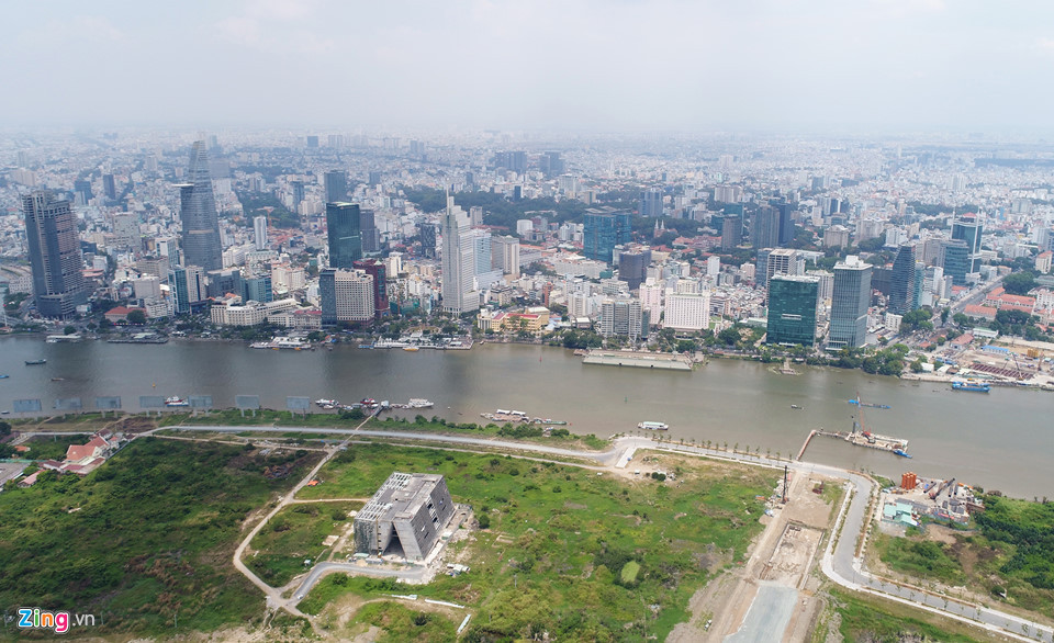 Với vị trí vô cùng đắc địa, đô thị mới Thủ Thiêm được kỳ vọng trở thành trung tâm tài chính, thương mại mang tầm cỡ quốc tế. Hàng loạt dự án với vốn đầu tư hàng tỷ USD liên tục công bố đầu tư, xin phép đầu tư vào khu vực này.