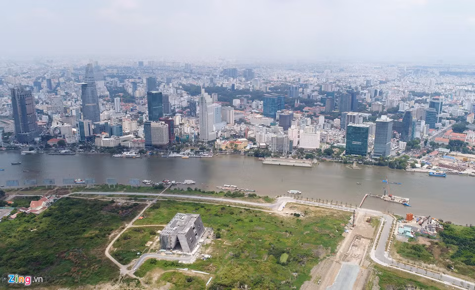 Với vị trí vô cùng đắc địa, đô thị mới Thủ Thiêm được kỳ vọng trở thành trung tâm tài chính, thương mại mang tầm cỡ quốc tế. Hàng loạt dự án với vốn đầu tư hàng tỷ USD liên tục công bố đầu tư, xin phép đầu tư vào khu vực này.