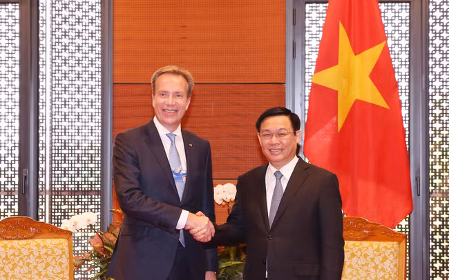 De nghi WEF ho tro xay dung Trung tam Doi moi sang tao quoc gia