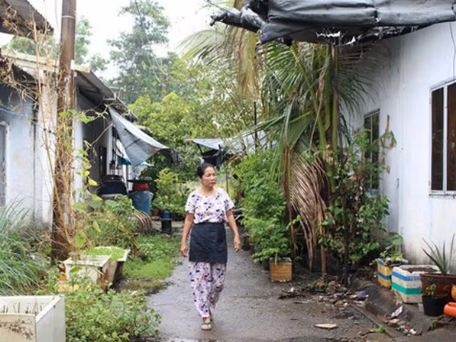 Sala sang trọng phía bên kia những căn nhà nát.