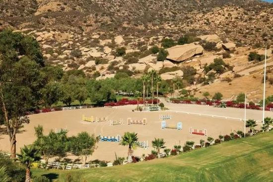 Trang trại ngựa xa xỉ nhất thế giới nằm dưới chân thung lũng Simi, California.