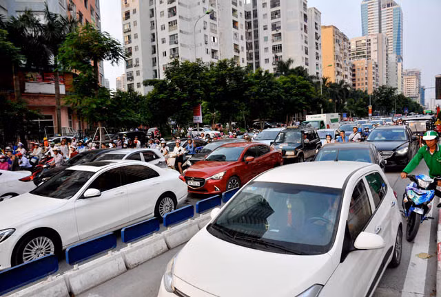 Ha Noi: Loat chung cu moc tren dat cong nghiep noi do-Hinh-3