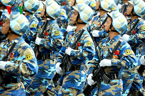 Những người chiến sỹ hải quân đánh bộ này được trang bị nhiều khí tài hiện đại để có thể sẵn sàng hoàn thành mọi nhiệm vụ được giao.