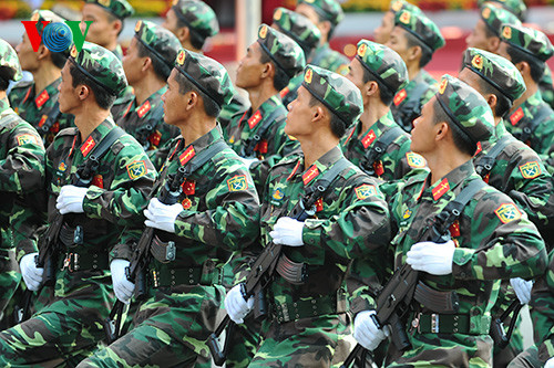 Khối trinh sát đặc nhiệm trong lễ diễu binh 30/4 mang theo súng trường Galil ACE 31/32 do Việt Nam sản xuất. Đây là dòng súng trường tấn công do nhà máy Z111 (Tổng cục Công nghiệp Quốc phòng) sản xuất thành công theo giấy phép sản xuất của Israel.