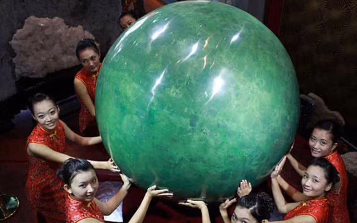 Viên ngọc quý này được định giá 301 triệu USD.