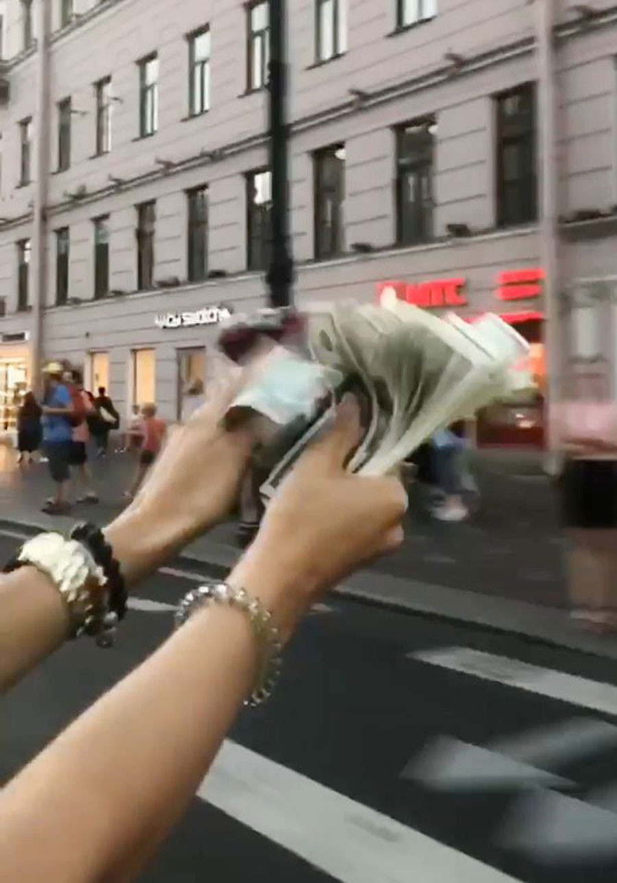 Thieu gia lai sieu xe rai tien mua vui, 2,2 ty bay khap pho