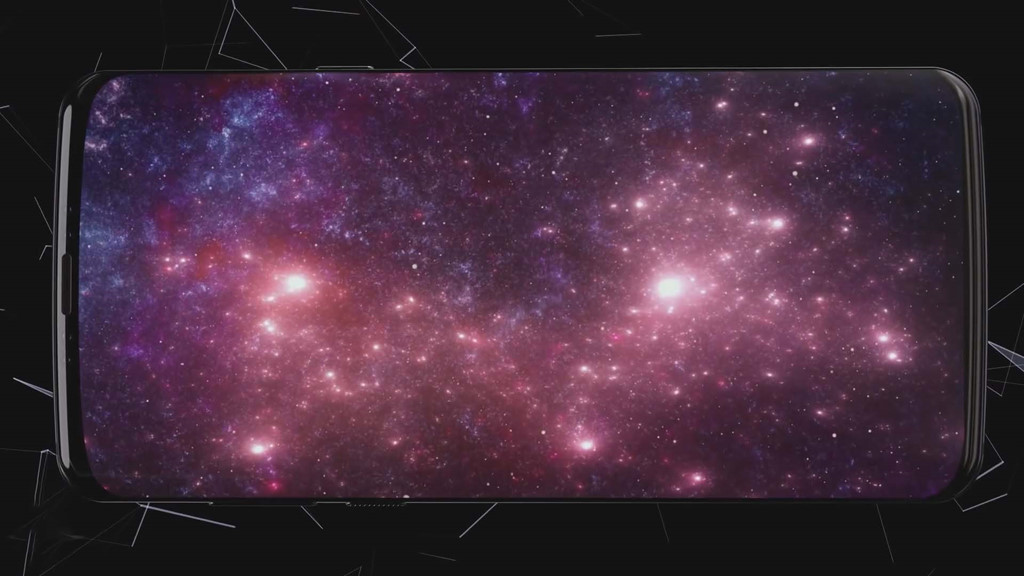 Mặt trước của máy vẫn là màn hình cong tràn viền, phần khung Benzel đã được làm siêu mỏng ở cả phía trên và bên dưới màn hình.