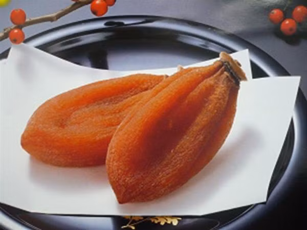 Nó có màu nâu nhạt, thịt mềm, hương vị ngọt thanh thơm lừng, hàm lượng chất xơ cũng cao hơn hẳn.