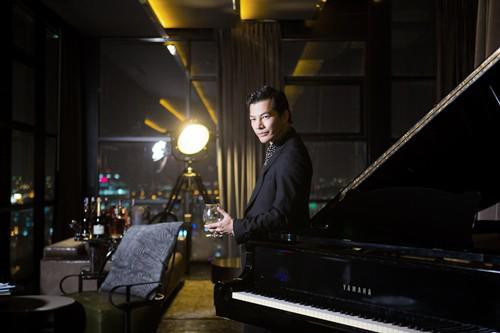 Anh cho biết rất thích vẻ đẹp về đêm với những ánh đèn trong căn nhà sang trọng.