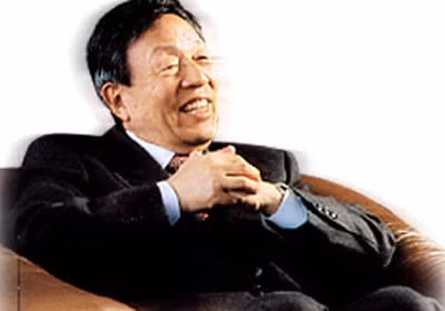 Chang- Woo Han: Doanh nhân gốc Hàn lập nghiệp tại Nhật này sở hữu khối tài sản giá trị 4,1 tỷ USD. Ông là CEO và chủ sở hữu của công ty cung cấp các dịch vụ đánh bạc giải trí, máy pachinko lớn nhất Nhật Bản, Maruhan.