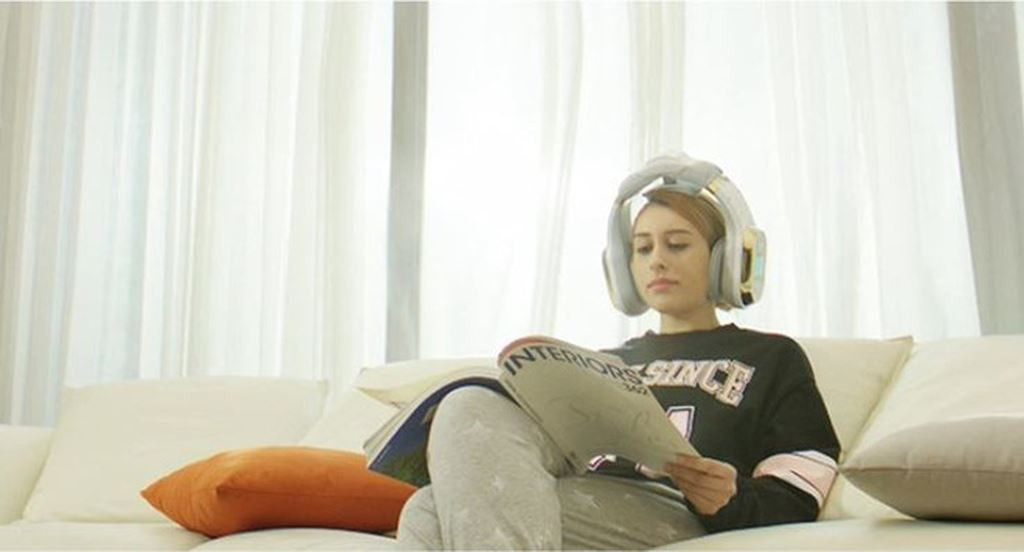 Phần đệm đầu (headband) cũng có một mô-tơ lớn để massage phần đỉnh đầu. Theo như nghiên cứu của nhà sản xuất, tai và đỉnh đầu kết nối với 75% dây thần kinh, thư giãn 2 phần này cũng là giảm áp lực trên phần lớn cơ thể. Hiện tai nghe Nirvana đã kêu gọi được hơn 10 nghìn USD và đã đạt 50% kế hoạch.