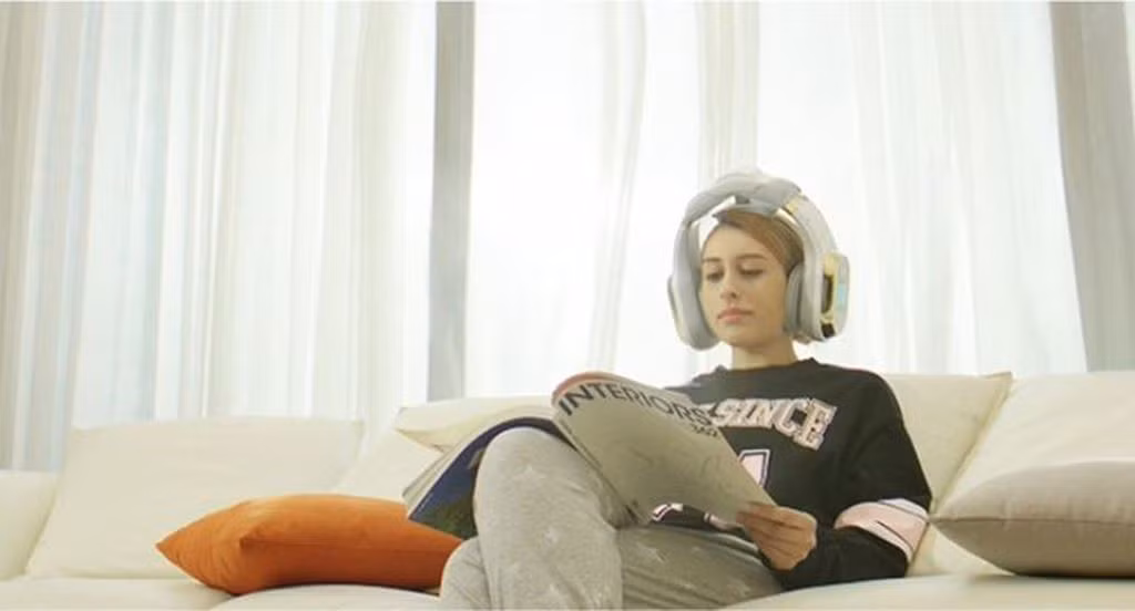 Phần đệm đầu (headband) cũng có một mô-tơ lớn để massage phần đỉnh đầu. Theo như nghiên cứu của nhà sản xuất, tai và đỉnh đầu kết nối với 75% dây thần kinh, thư giãn 2 phần này cũng là giảm áp lực trên phần lớn cơ thể. Hiện tai nghe Nirvana đã kêu gọi được hơn 10 nghìn USD và đã đạt 50% kế hoạch.