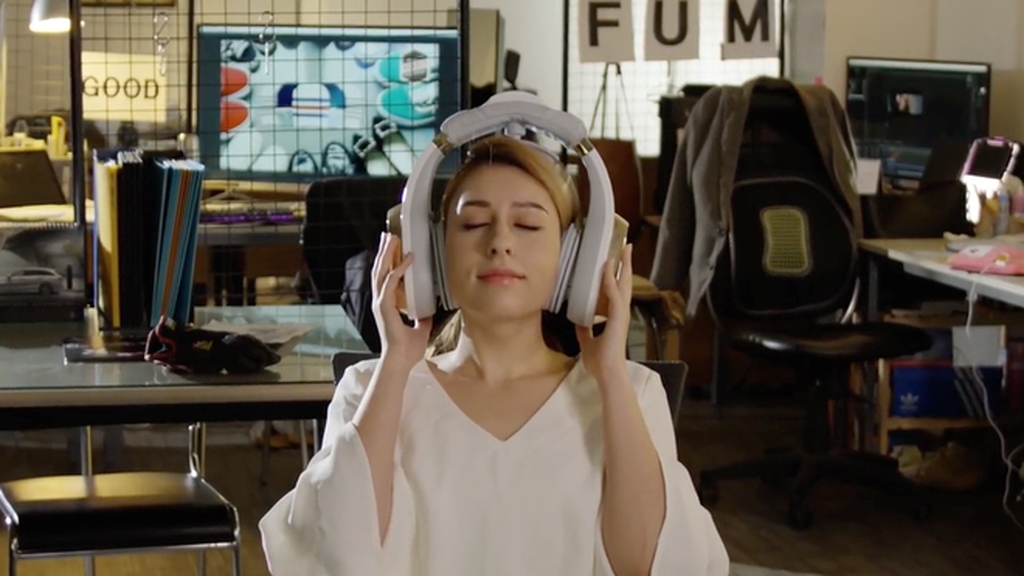 Bạn đã bao giờ ước được massage tai và đầu trong những lúc làm việc mệt mỏi? Một dự án trên Kickstarter đã trả lời niềm ao ước này bằng việc bán ra một chiếc tai nghe với khả năng tạo cảm giác thư giãn cho người dùng nó.