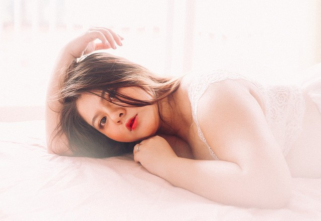 Chẳng cần phải thon thả, cô nàng này vẫn khiến nhiều người yêu thích. Khuôn mặt lạ đang đắt show chụp hình ở Sài Gòn.