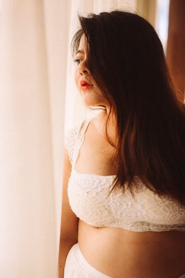 Từ nhỏ đến lớn, Khánh Hà đã thường xuyên bị body shaming vì thân hình mũm mĩm. Vượt lên dư luận, cô đã chứng minh cho việc ai cũng có thể trở nên xinh đẹp, dù béo hay gầy. Cô đã dám thể hiện mình trước ống kính và dần dần được yêu thích trên mạng xã hội.