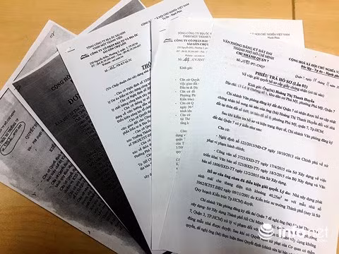 Dù xây dựng theo như mẫu nhà phê duyệt nhưng căn nhà của bà Huyền lại không được hoàn công.
