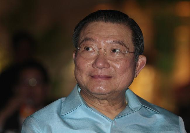 ThaiBev của tỷ phú Charoen Sirivadhanabhakdi cùng 8 doanh nghiệp khác mang World Cup về chiếu miễn phí cho người hâm mộ Thái Lan.