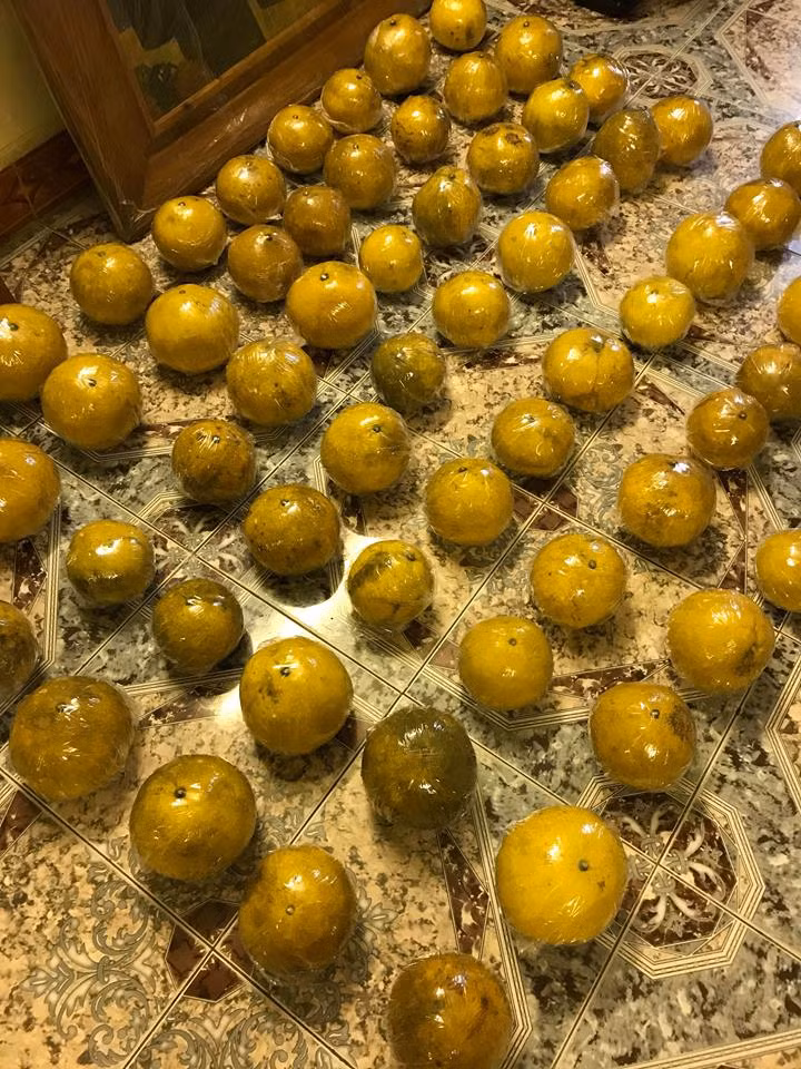 Bưởi bọc túi nilong sẽ để được lâu hơn.