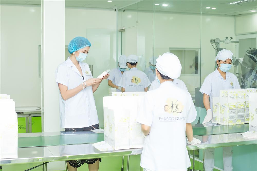 Ngoc Quyen dap tra khi bi chong cu to kinh doanh my pham 