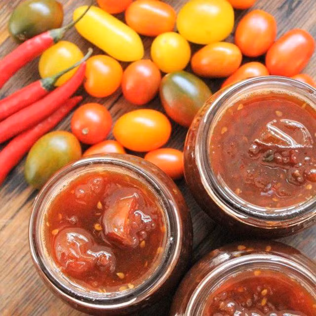 Trang trai ruc ro cua nguoi phu nu bo pho ve que trong rau-Hinh-12