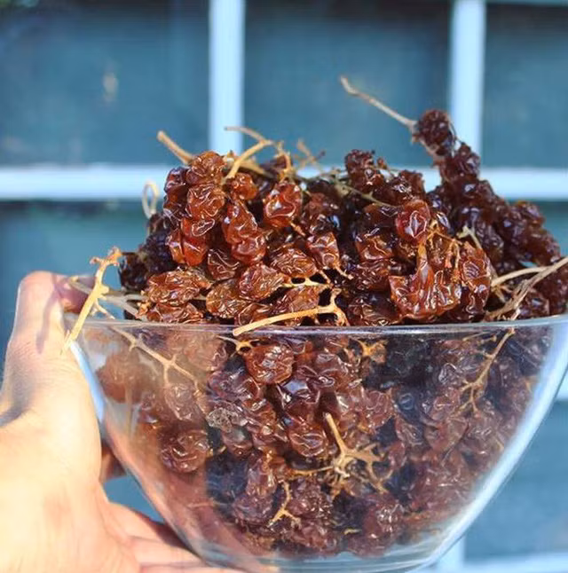 Trang trai ruc ro cua nguoi phu nu bo pho ve que trong rau-Hinh-13