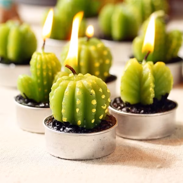 Những cây nến ngộ nghĩnh từ màu sắc đến kiểu dáng chắc chắn sẽ phù hợp cho việc làm đẹp, thắp sáng phòng của các bé trong những ngày đầu năm mới.