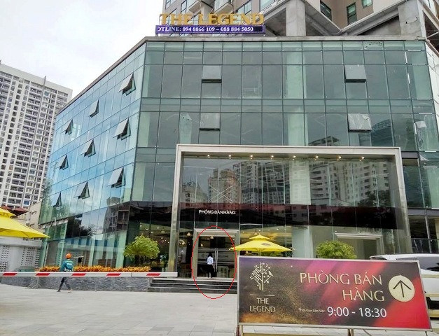 Người ra vào phạm vi công trường không sử dụng bảo hộ lao động...