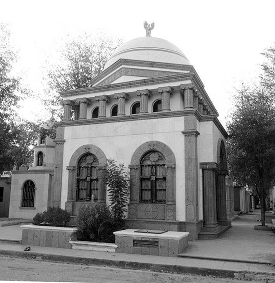 Nhà mộ của “Kỹ sư” có người canh gác 24/7.